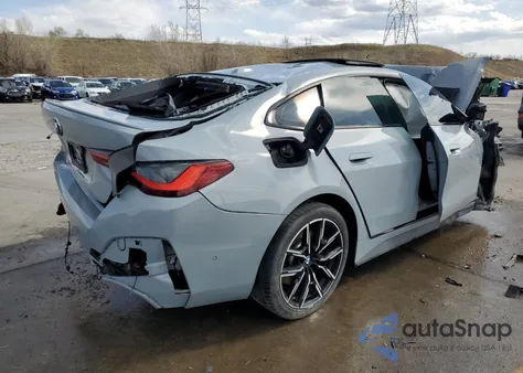 2022 BMW M440Xi Gran Coupe z USA, uszkodzony, nr VIN WBA13AW07NFM14466